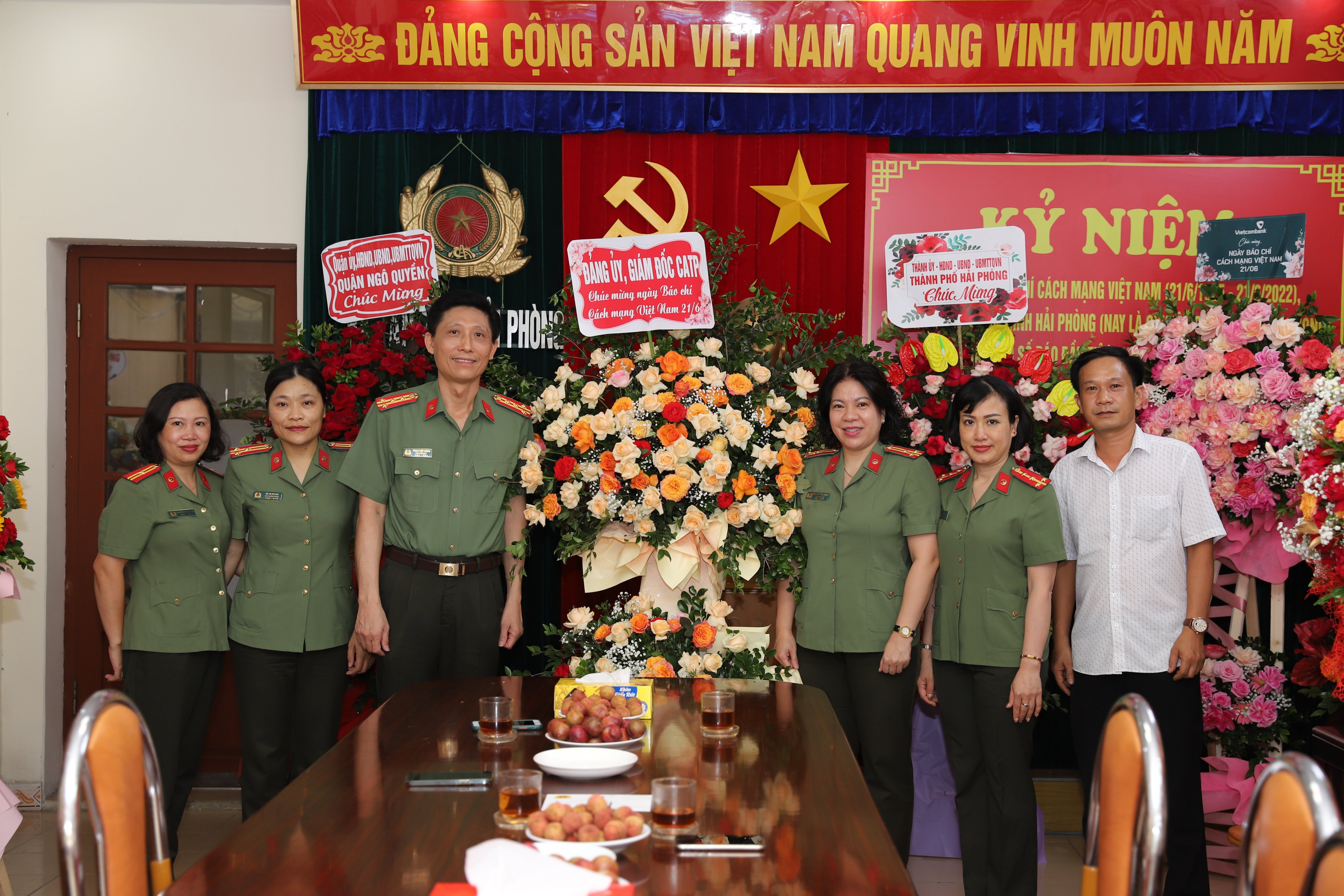 Lãnh đạo Công an thành phố thăm, chúc mừng Chuyên đề An ninh Hải Phòng